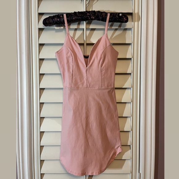 Baby pink v-neck fitted mini dress - Picture 1 of 3